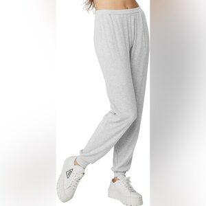 ALO yoga High-Waist Ribbed Whisper Pants women’s medium Heather Gray joggers